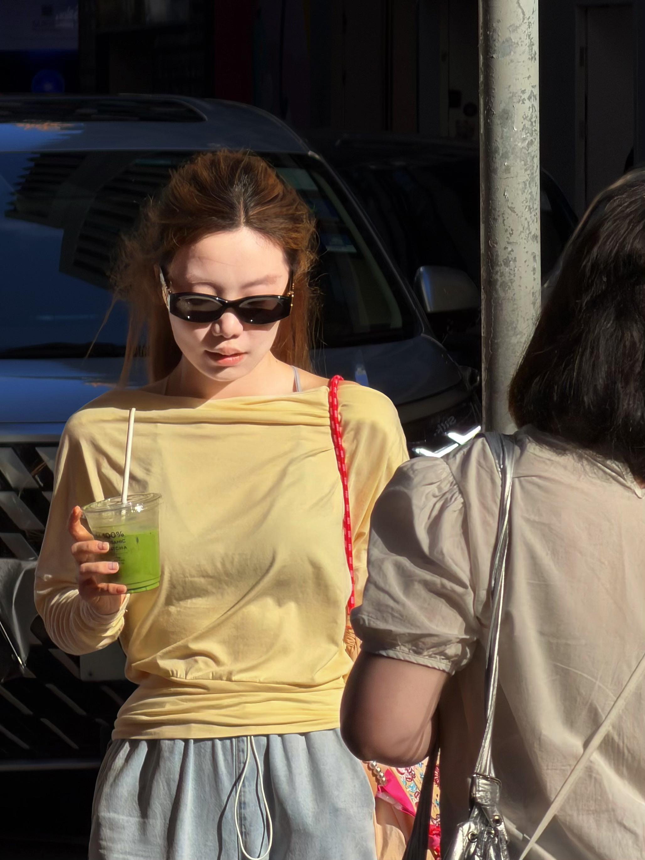 意识可以超越光速，带我们回到过去，所以人就有了回忆