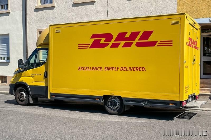 在意大利寄快递回中国的费用可不好说，得看选啥快递、包裹多重和体积大小。
像DHL