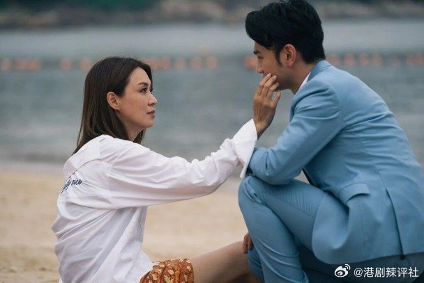 被封為「千依百順型人妻」嘅女星陳煒於綜藝節目《夫妻肺片》自揭試過拍劇期間，被比自