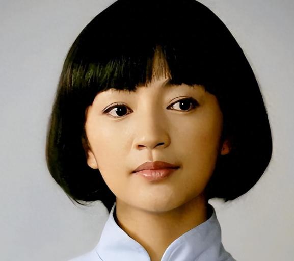 她是陈坤陆毅得不到的女人，却嫁给“丑丈夫”，如今活成人生赢家。当年陈坤心动、陆毅