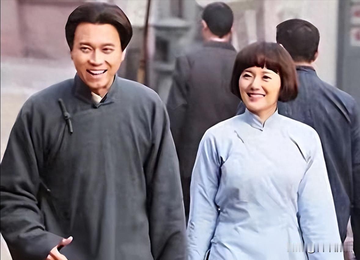 她没嫁人，不是因为等谁，而是学校账本比婚书厚。
陶毅这个人，现在网上搜出来全是“