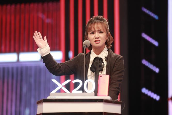 思文是中国知名脱口秀女演员，1986年生，陕西宝鸡人 。凭《脱口秀大会》“夫妻过