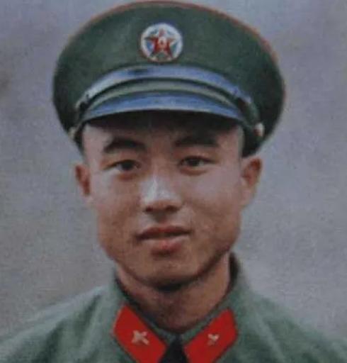 1987年，侦察参谋傅平山牺牲后，其遗体被越军浇在水泥基座中，部队首长指示：花1