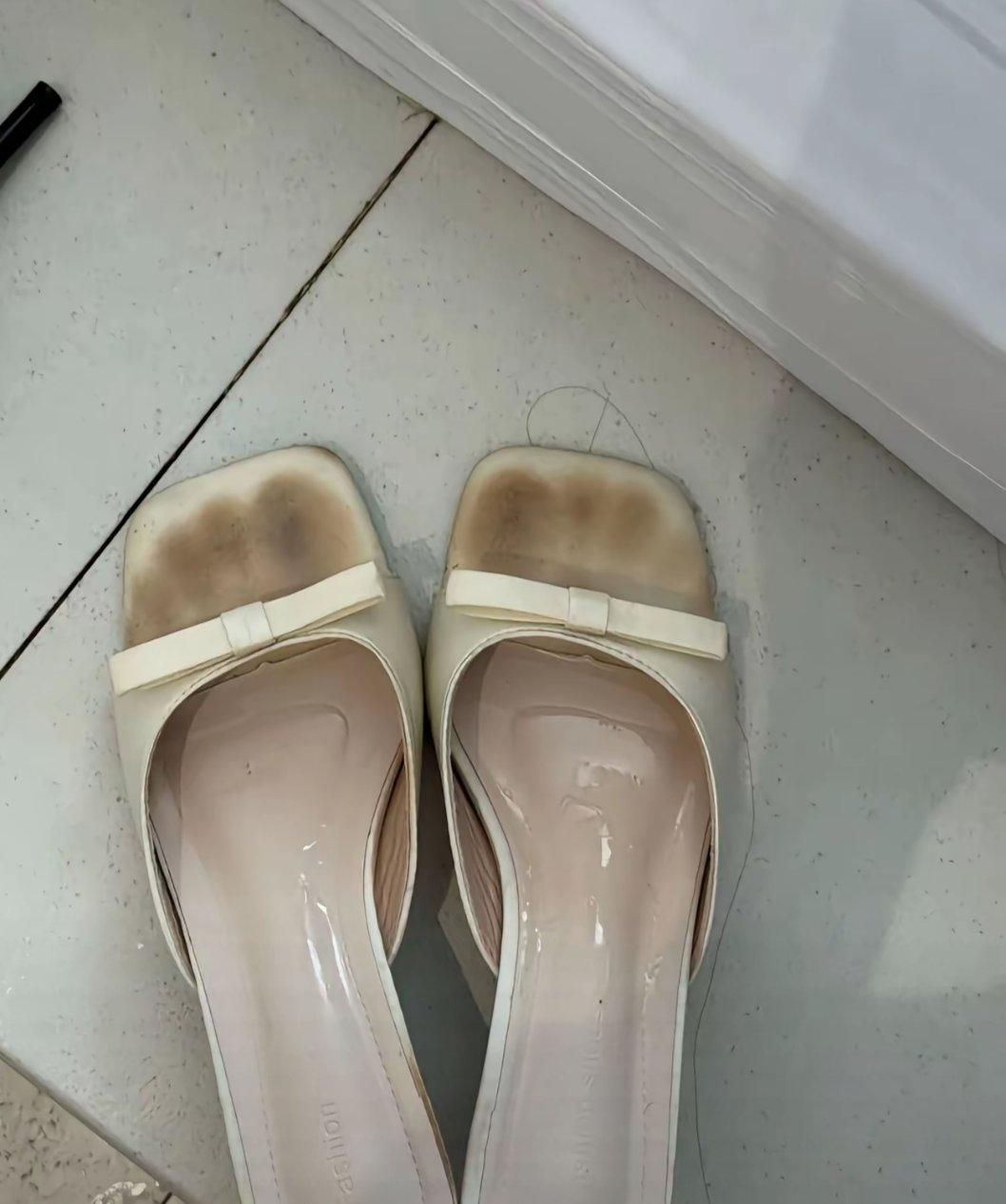 这是什么情况？是鞋的质量差，还是脚的威力大？
