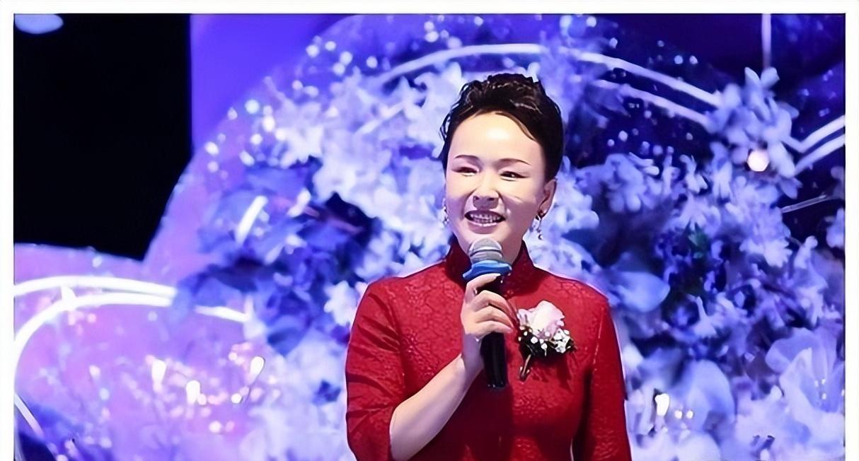 安英，这个名字最近频繁出现在人们的视野中。她是山东蓝海集团的副董事长，也是一位拥