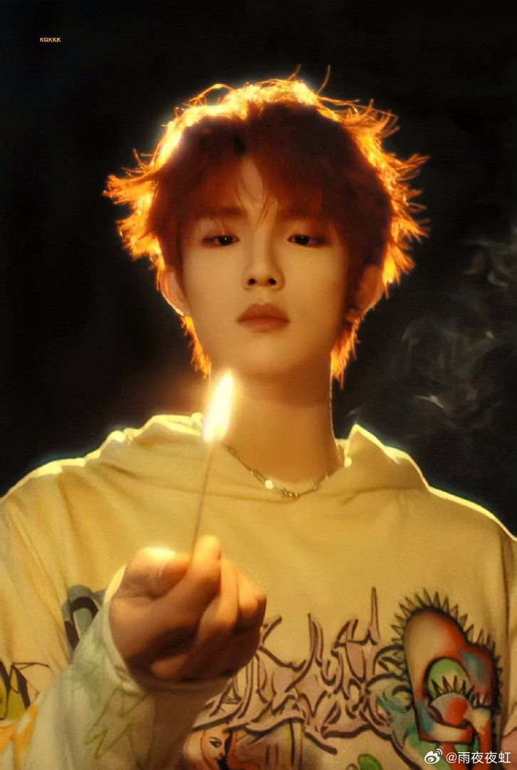 苏新皓跳了TFBOYS的舞蹈 起猛了起猛了，苏新皓生日会跳了《青春修炼手册》。原