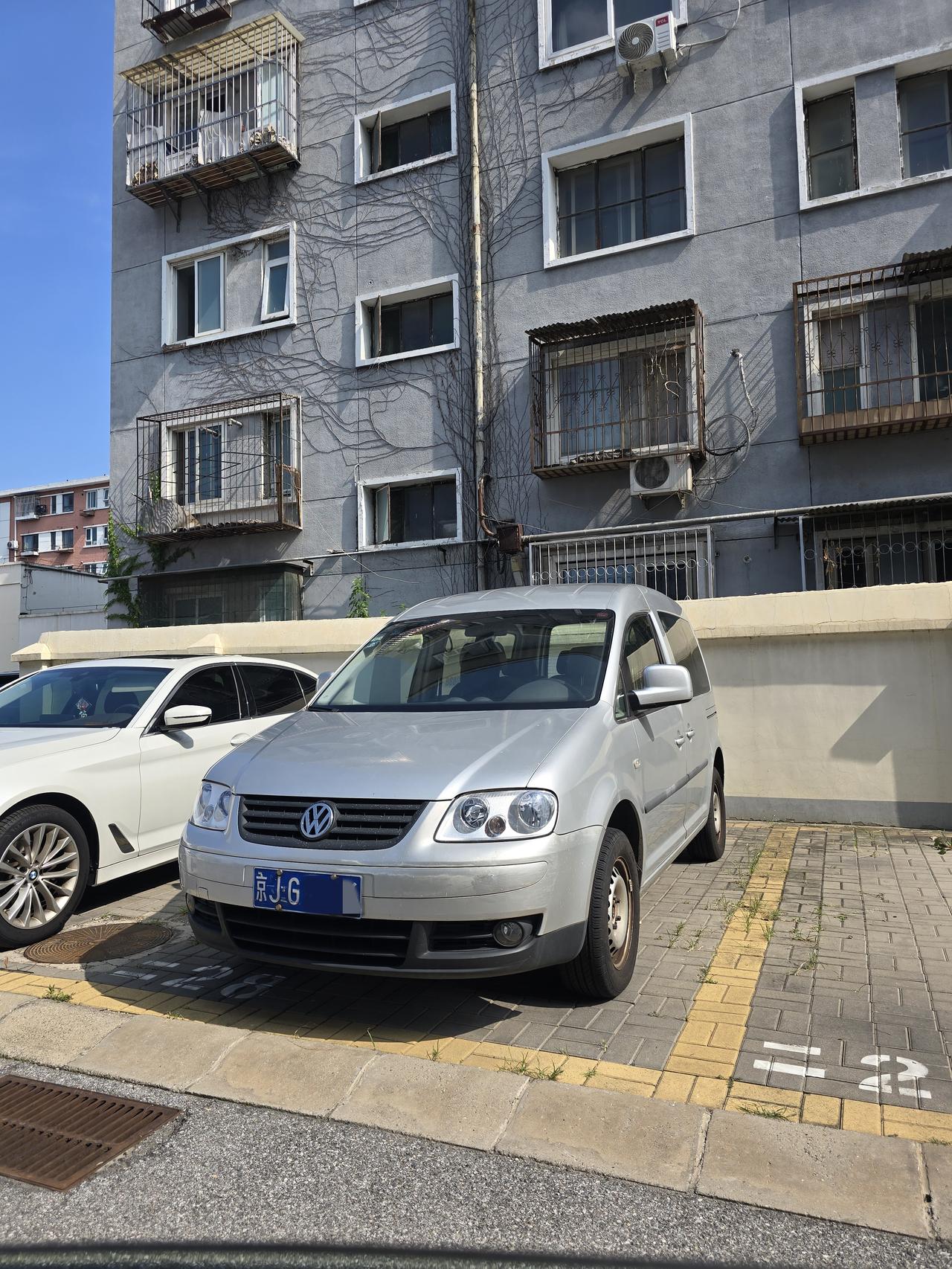 当年还是国际巨星成龙代言的吧？销量不怎么样 但是现在挺火 很多人改成露营车。【来