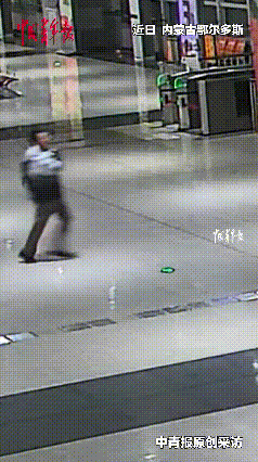 面包凉了，

鞠躬还在，

暖意没散。

最近老听人说鄂尔多斯火车站有个男的赶不