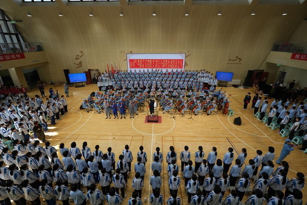 《长征组歌》专场演出在山东省实验中学举行！4月30日，由济南市教育局主办、济南市