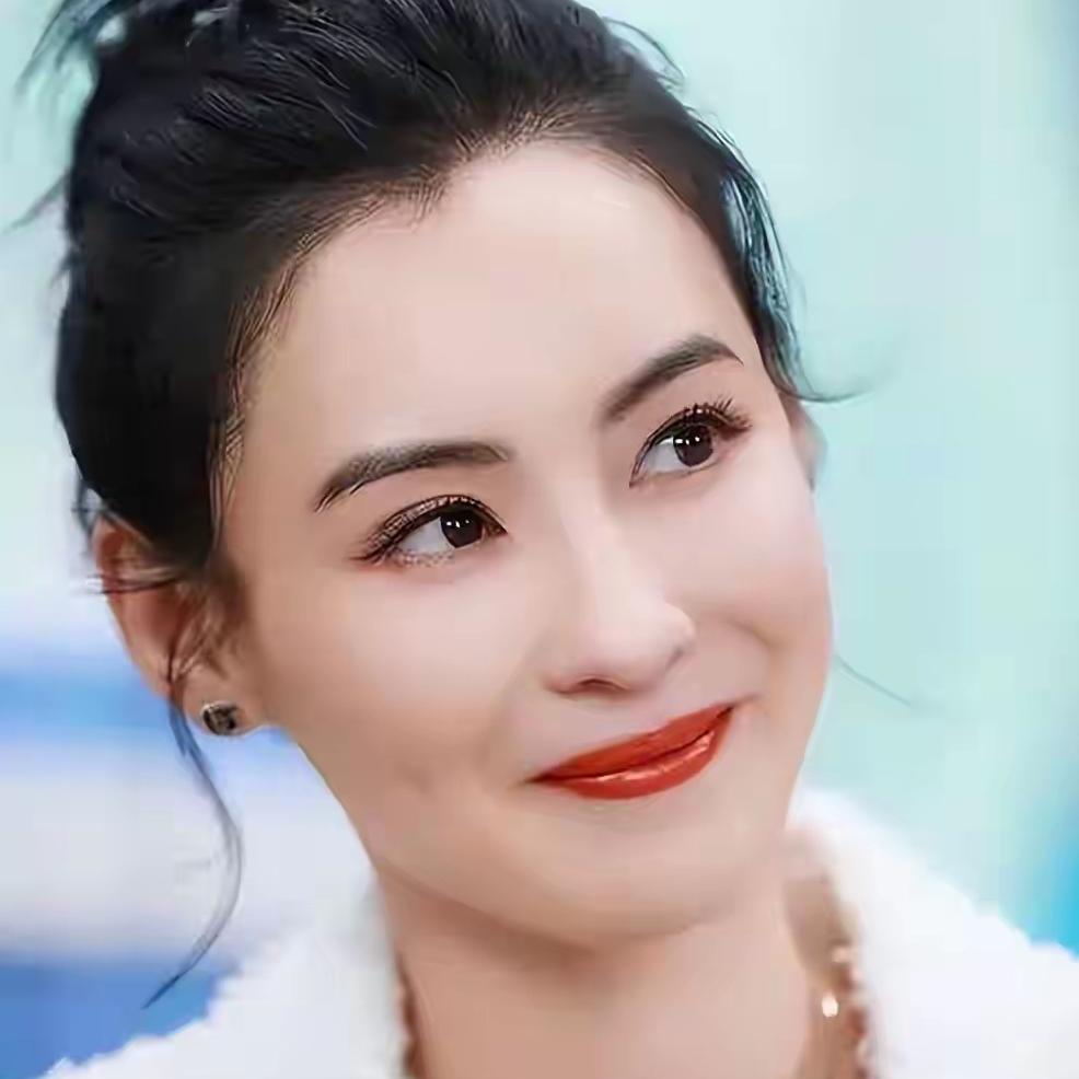 张柏芝，这位话题女王又双叒叕引发关注啦！离婚后独自带娃的她，口碑竟意外翻身，在综