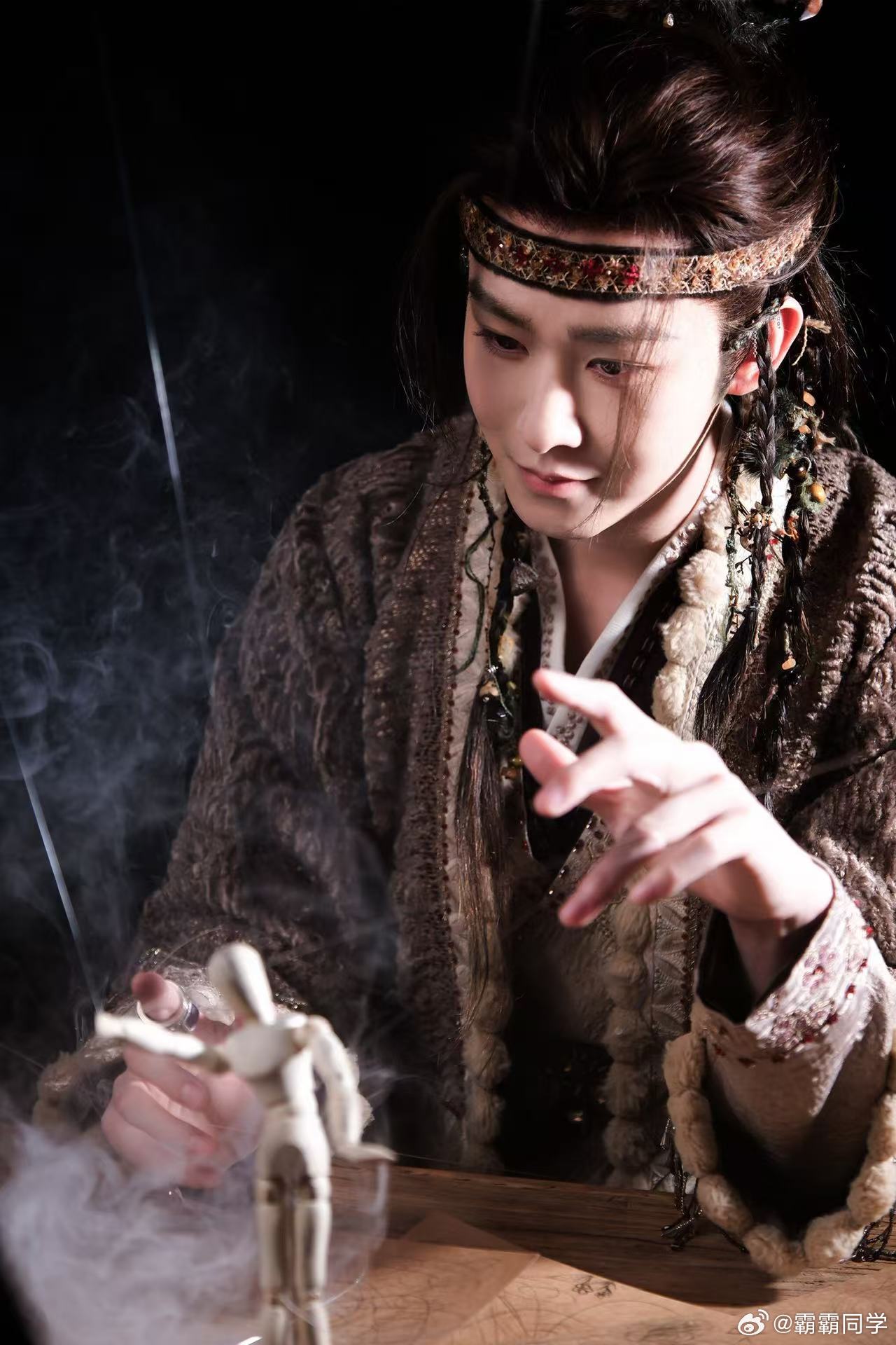 田嘉瑞年卡塑田嘉瑞年下daddy 一边是需要被好好保护的软糯少年，一边是气场全开