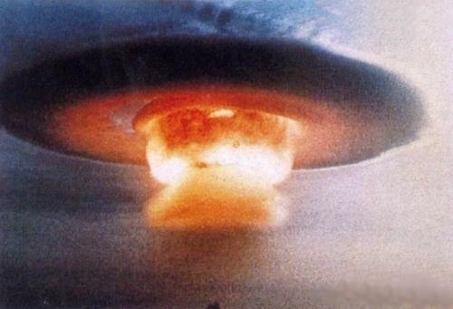 中国崛起是从那一声震耳欲聋的炮声开始

在当今全球格局中，一个令人震惊的事实逐渐