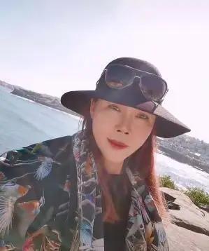 歌后田震和制作人张卫宁相恋9年，男方掏出戒指求婚，她却红着眼拒绝：“我得了重病，