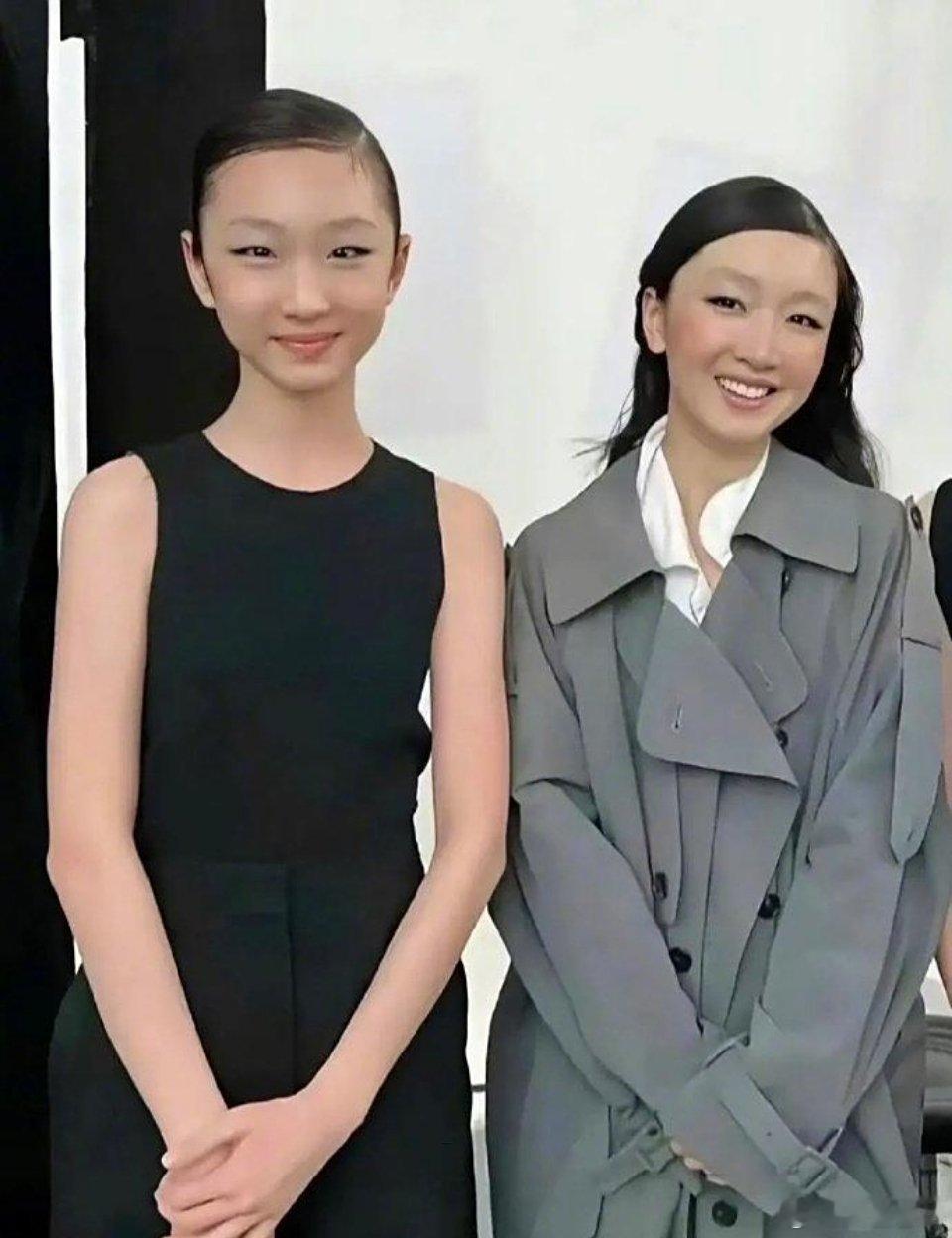 这分明不是周冬雨的替身，简直像她双胞胎姐妹，模样太像啦 ​​​