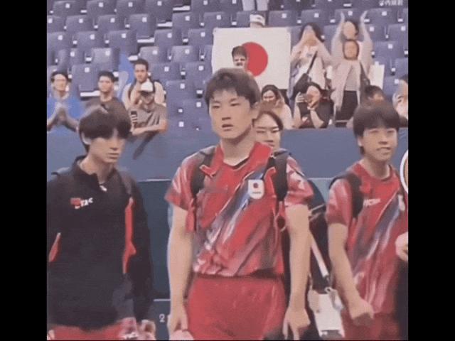 2025多哈世界乒乓球锦标赛 男单1/16决赛，户上隼辅4-1战胜张本智和。虽然