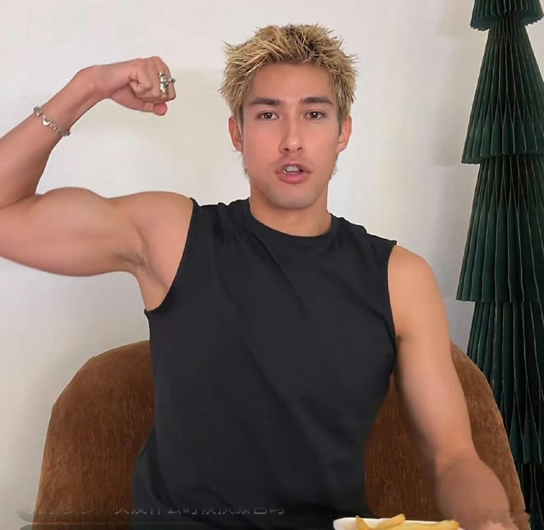 米卡你要这么慷慨吗伦敦合伙人 一边卖力搬货干活，一边慷慨鼓励队友，米卡把靠谱队友