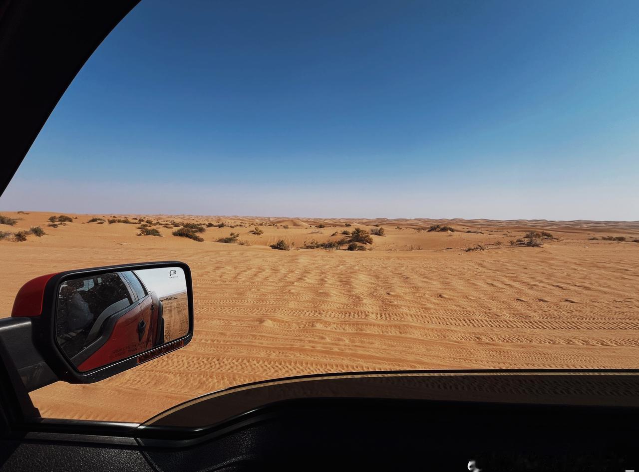 沙漠的地貌太神奇啦～
见到了真正的沙漠绿洲
五湖穿越让我不虚此行（今天的乌兰湖还