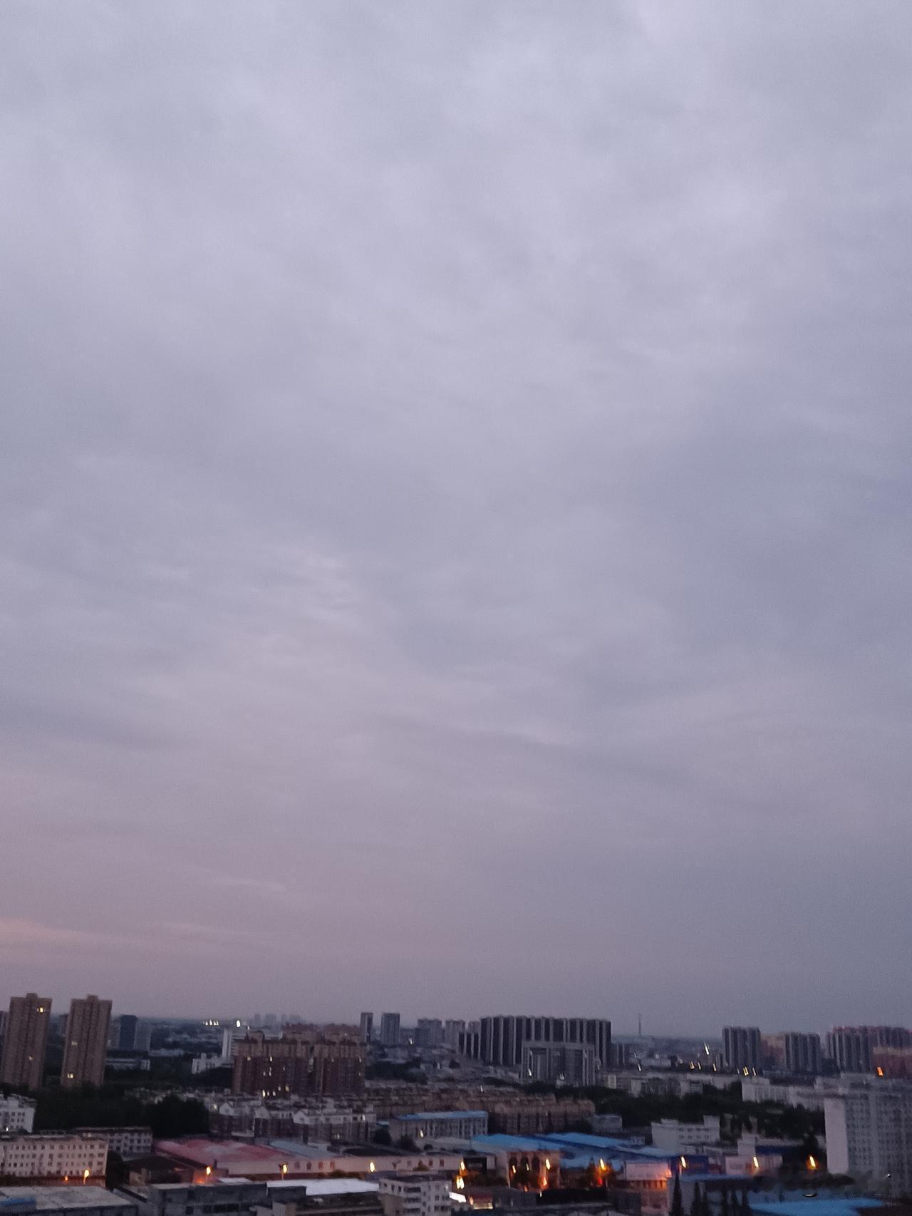 白河之湄  览物之情
（十四）、曙光与夜色的交接

今晨开窗第一拍