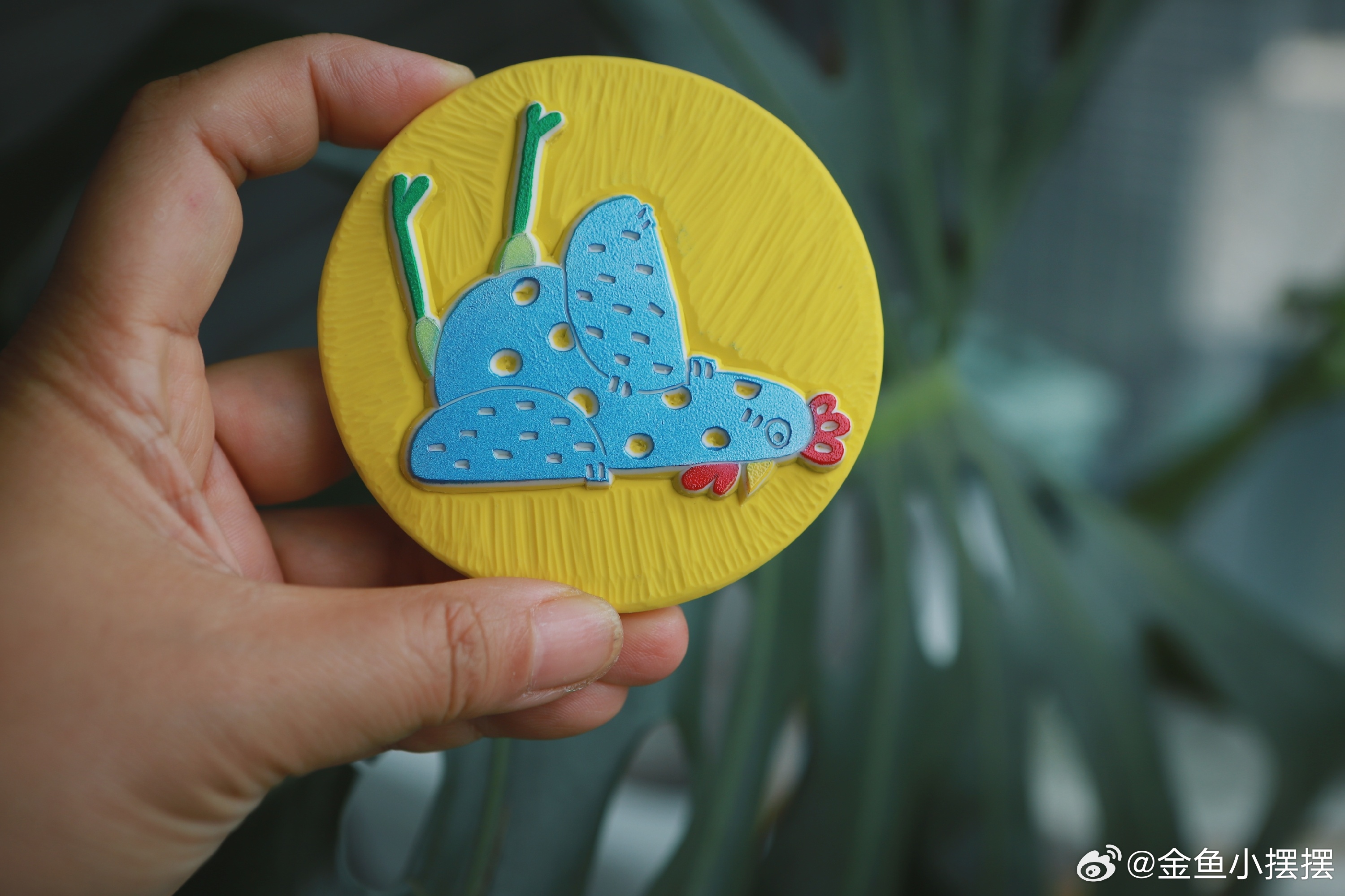 鱼妈手作 这是给生肖属鸡的朋友的套色章。我以前的脑子里，生肖章都理所当然是那种传