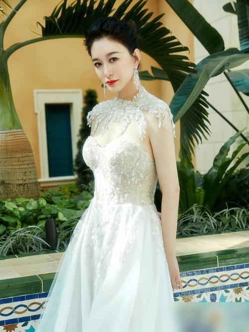 都以为李小冉嫁给了16年男闺蜜。我告诉你，这根本不是爱情，是顶级猎手的终极围捕。