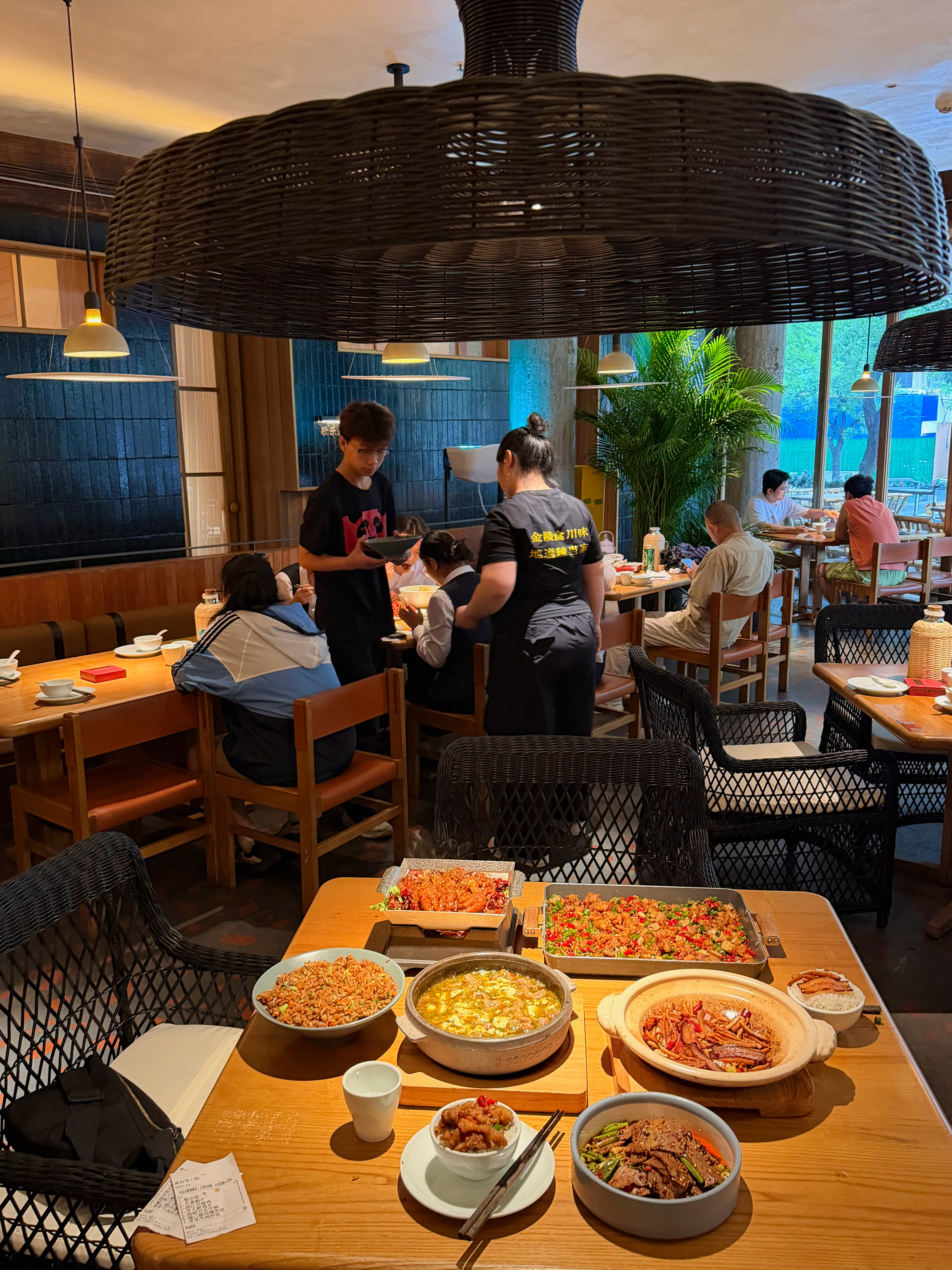 南京真正好吃的民间米其林！！确实很权威！！在南京你永远可以饭点人多的店！ 本地老