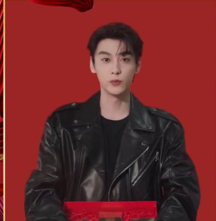 田栩宁引光迎新年 田栩宁由内而外光芒绽放 田栩宁引光迎新年，由内而外光芒绽放，期