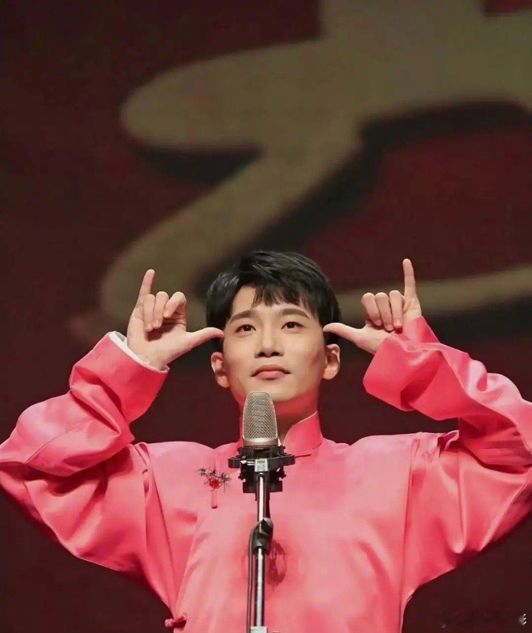 何九华不承认王鸥其实他是有说不出的苦衷王鸥实在是太通情达理了，她理解他，因为何九