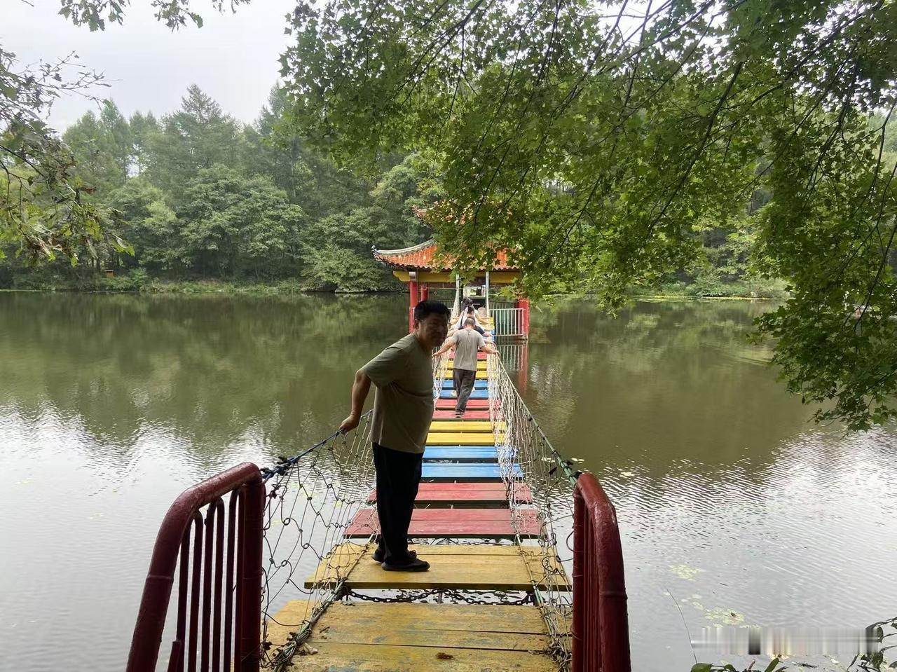 昨天有个亲属借钱，只借一千元钱。其实这个亲戚我很反感，因为一点人情味也没有，隔三