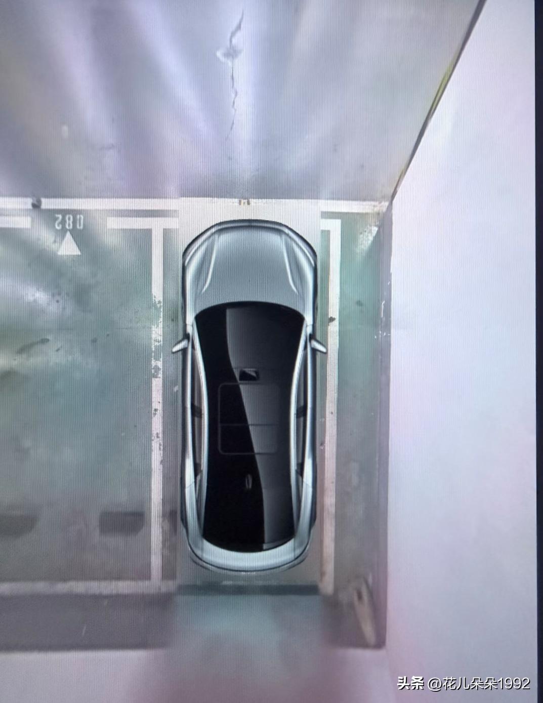 太依赖全景影像了，不会看后视镜
新手，开车以来一直看全景影像，过窄路时看，车挤车