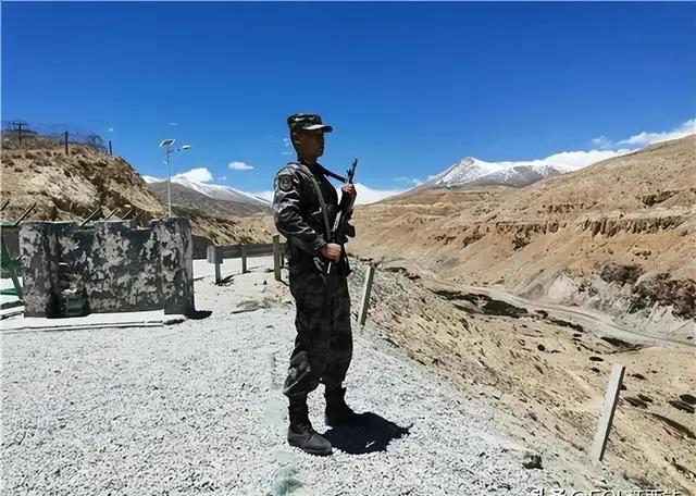 新加坡联合早报8月12日报道：“中印边境紧张升级，印度称将其与中国在边境地区发生