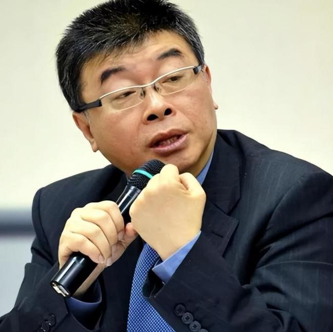 统派邱毅火力全开，直骂马英九是“废物”！

邱毅直言：马英九手握两岸和平最佳窗口