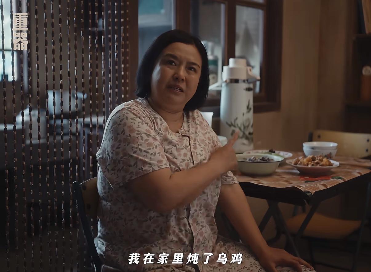 秦志高和高秋月也是有过一段琴瑟和鸣的日子，高秋月工作供秦志高上大学，上大学之后的