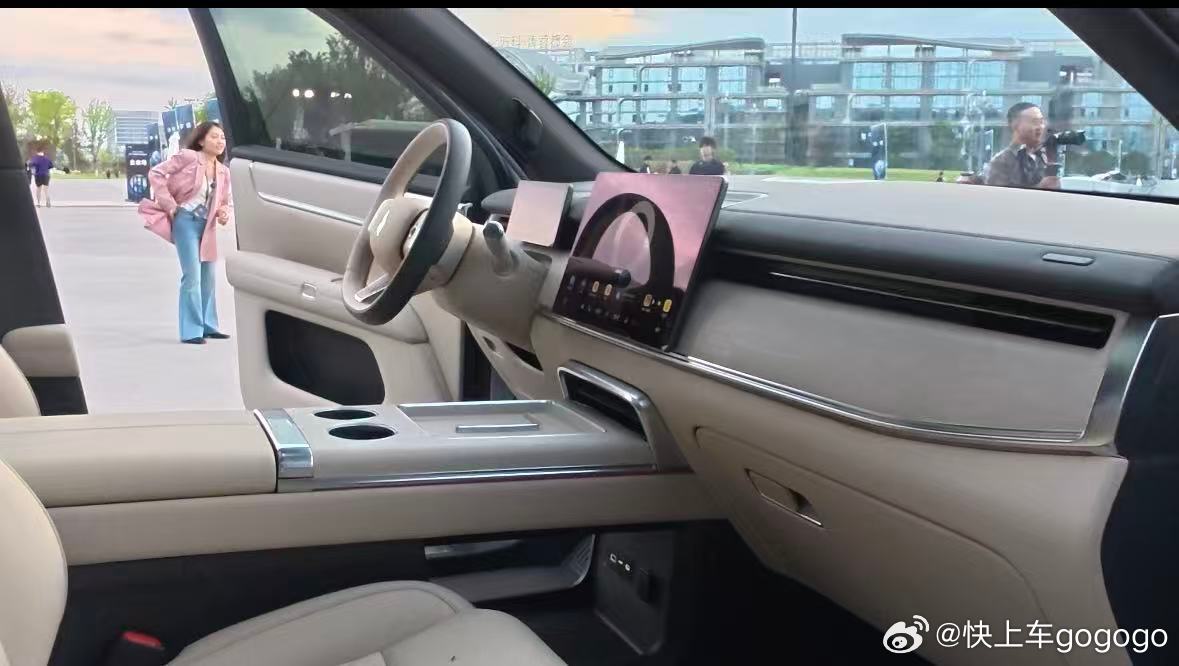 华境S是上汽通用五菱与华为乾崑合作的首款旗舰大六座SUV，于2026年4月7日全