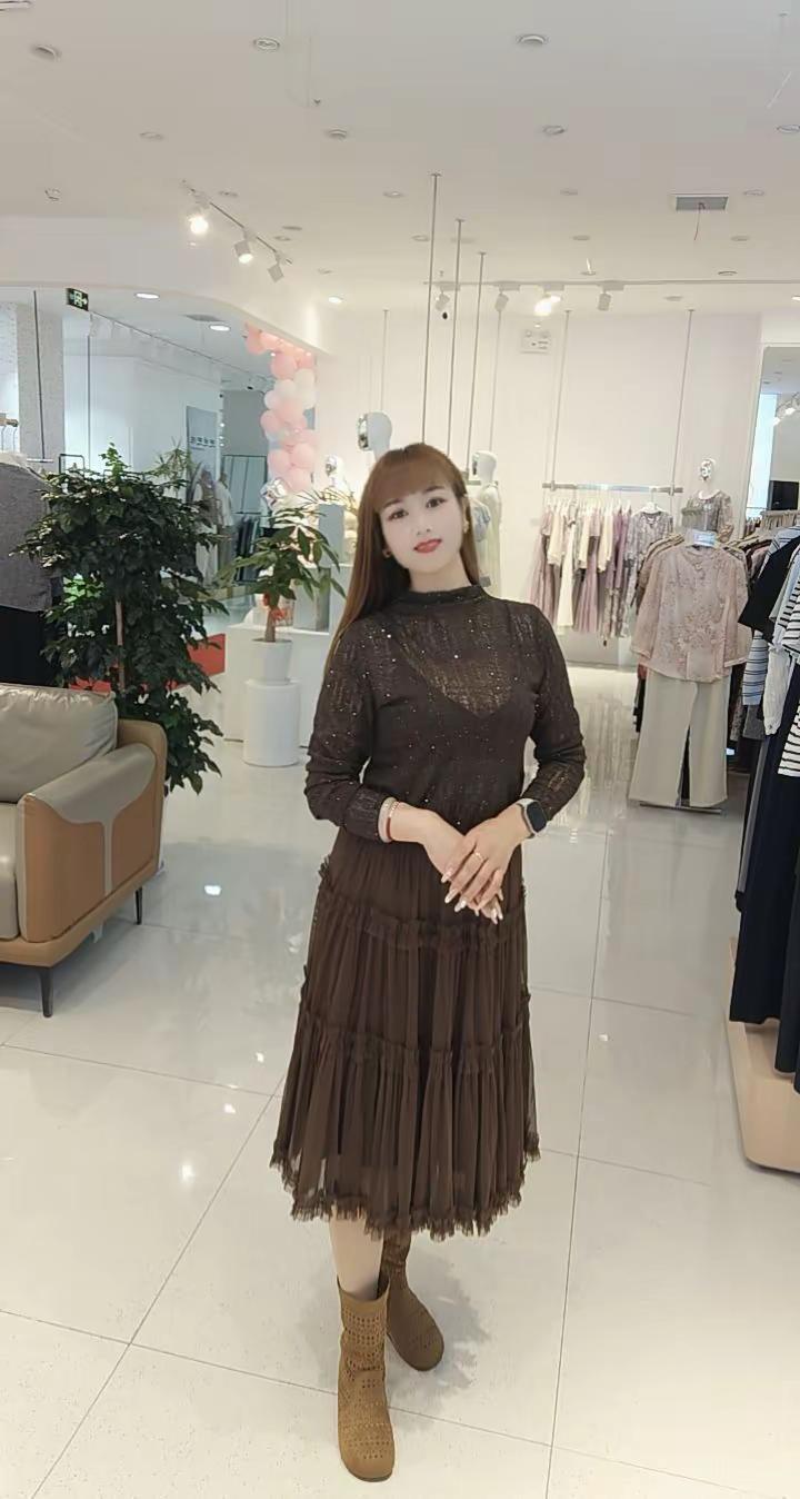 总有人觉得你不够好也有人觉得你无可替代咖色系穿搭 卖衣服的妞儿