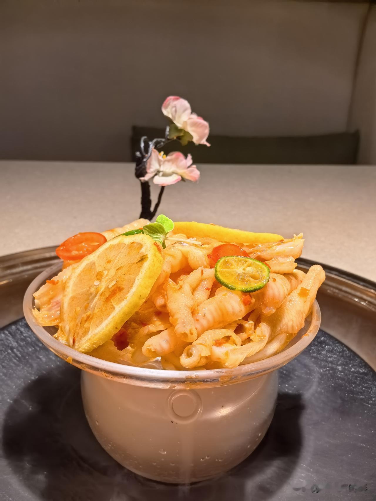 新发现佳兆业开了一家新店，吃椰子鸡火锅🥘的，感觉好像是海南菜～

很喜欢海楠里