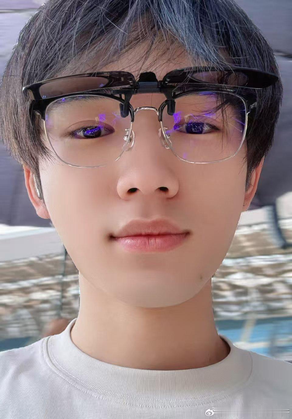 宋亚轩晒鱼眼世界宋亚轩鱼眼世界九宫格来啦宋亚轩鱼眼世界九宫格 ​​​
