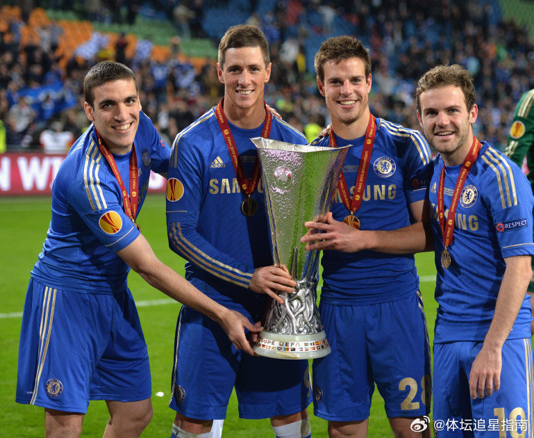 切尔西在 2012 年赢得了欧冠联赛冠军，在 2013 年赢得了欧联杯冠军。严格
