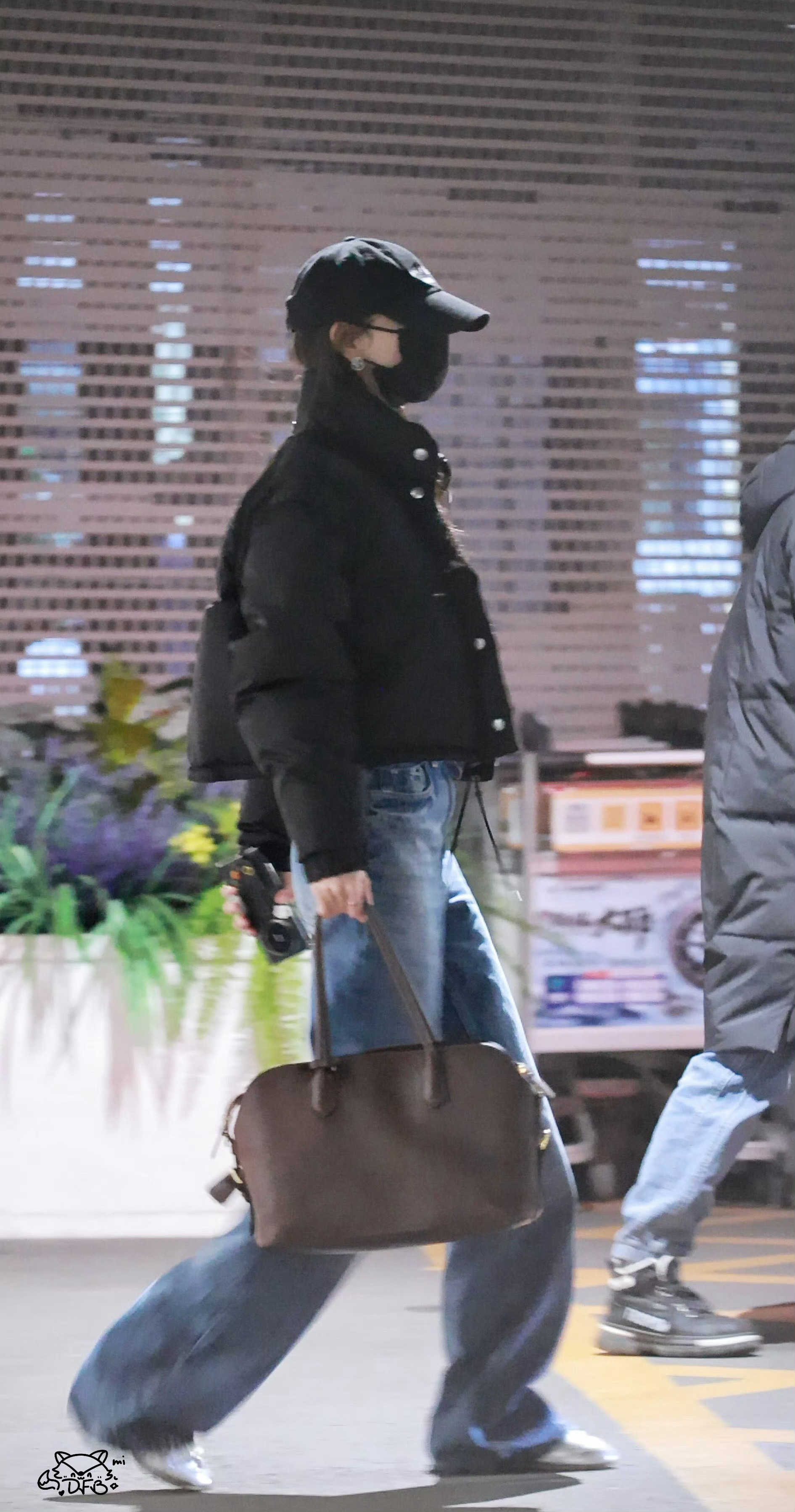 杨幂杨幂私服 今天这身Prada太酷啦！好适合喜欢包包诶！