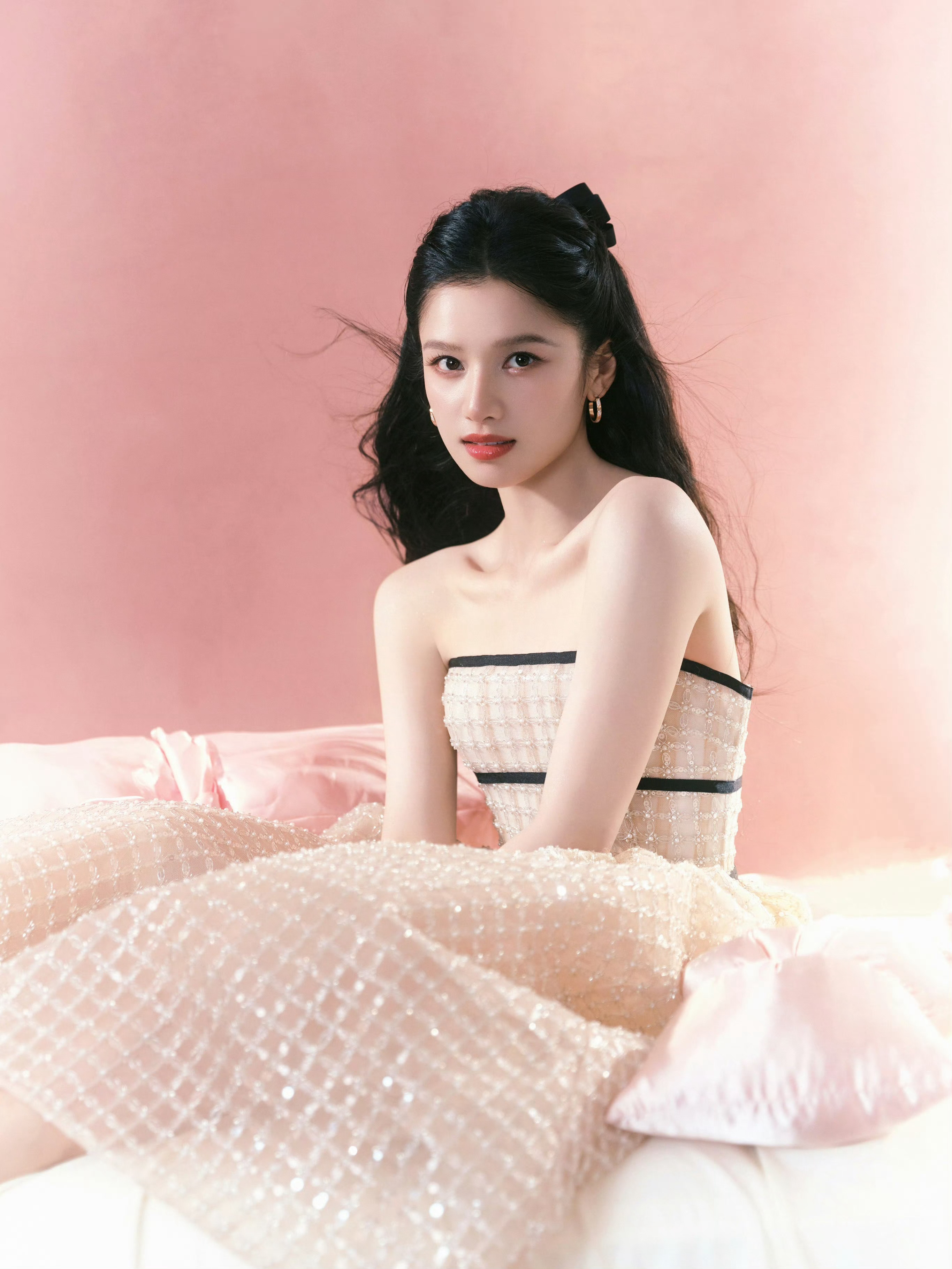 张婧仪的脸