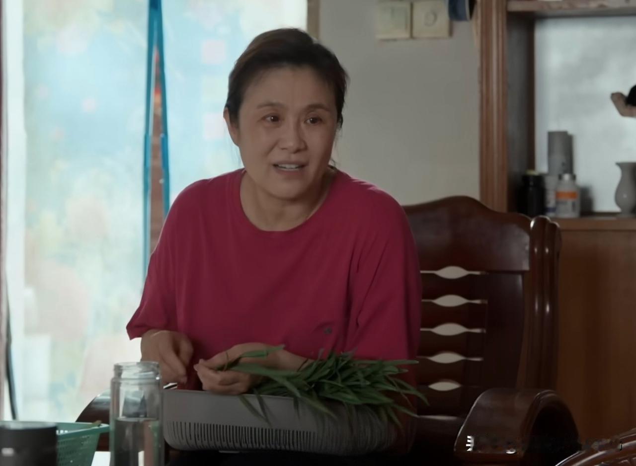 看《县委大院》时，总觉得尤勇智 饰演的老邱的夫人很眼熟，我觉得很像这位演员。
 