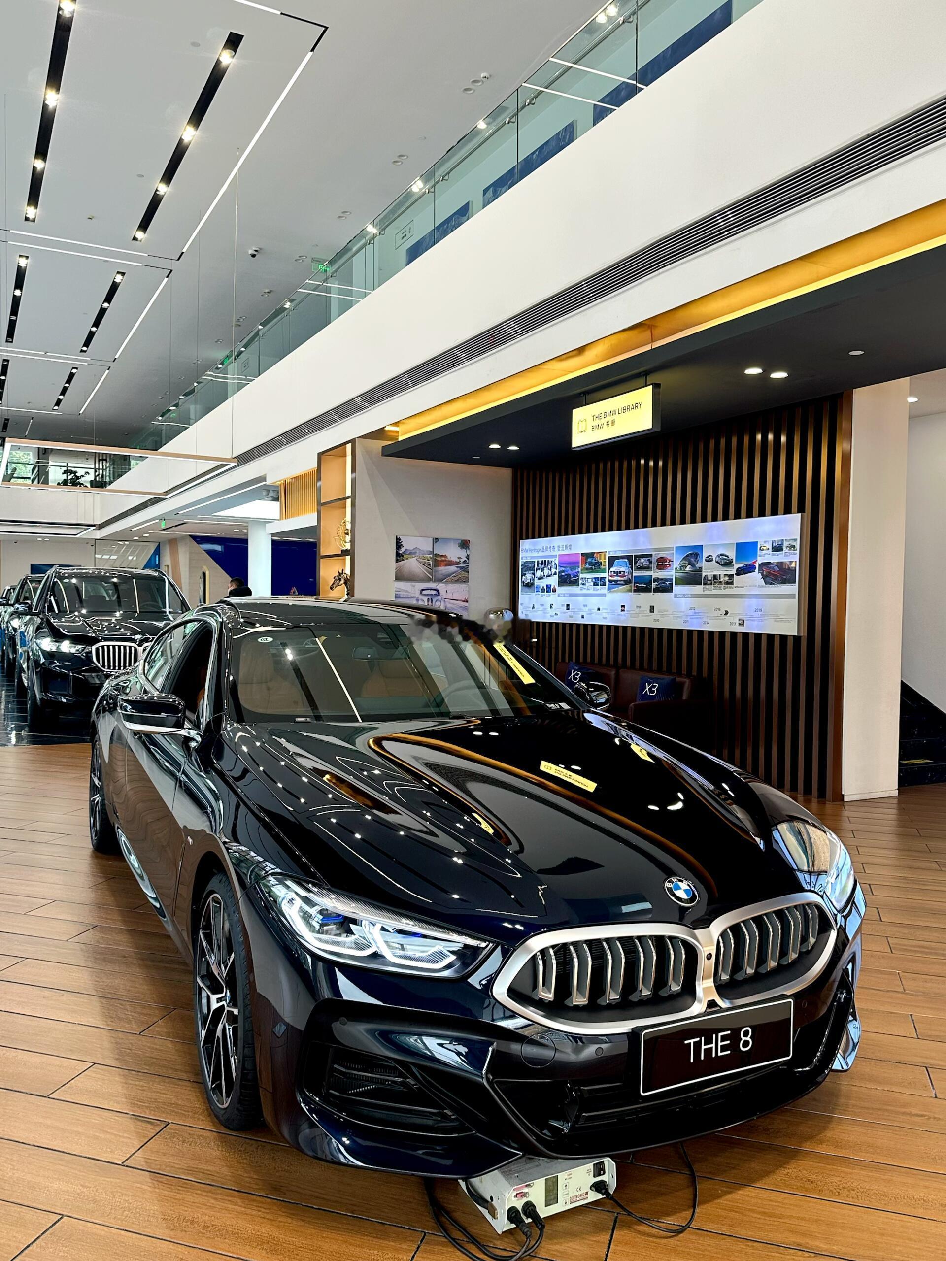 什么样的人，会选择宝马840，外表是优雅的西装绅士，心脏却是3.0T双涡轮增压的