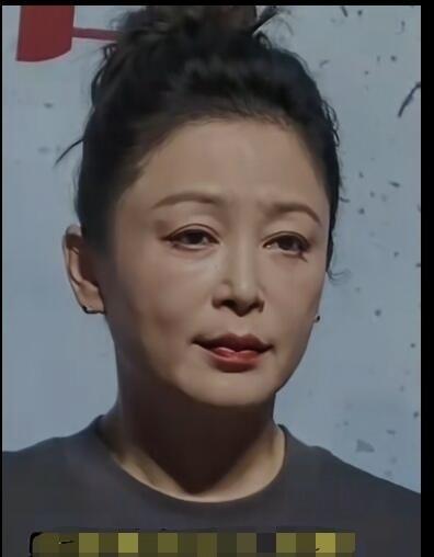 曾经貌美如花的大美女也是抵不过岁月的洗礼，现在老的看起来像大妈，还没有蔡明和倪萍