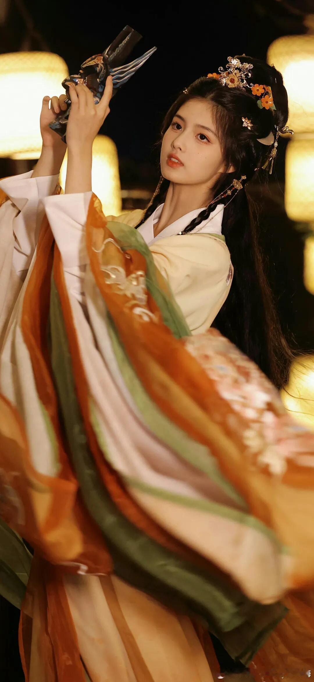 演员、学生、自我，在不同的身份之间，艾米都有独属的进步和欢喜。当下的表达稍显稚嫩