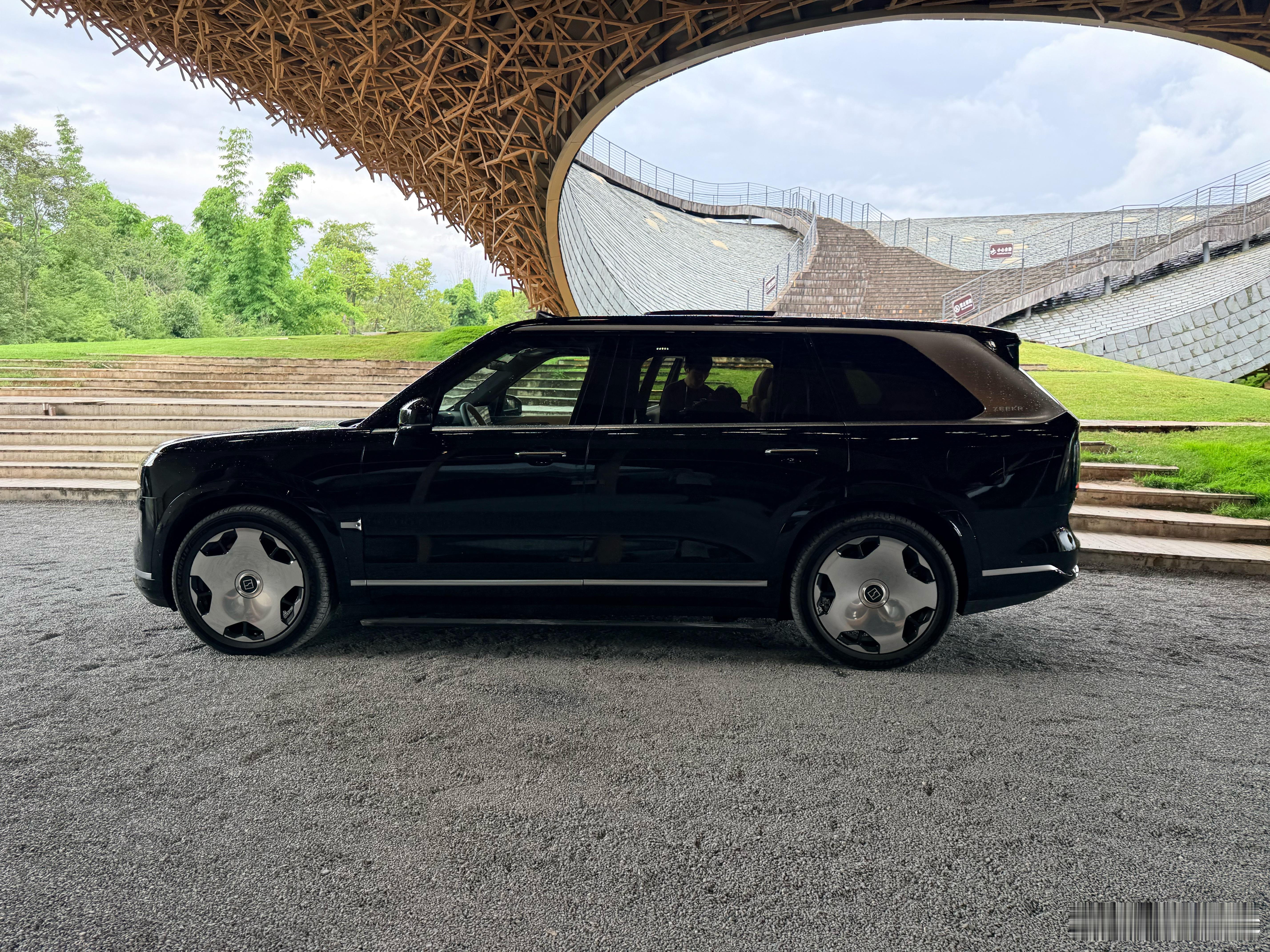 极氪9X的naim音响碉堡了，媒体证算是个纪念品吧[笑cry] ​​​