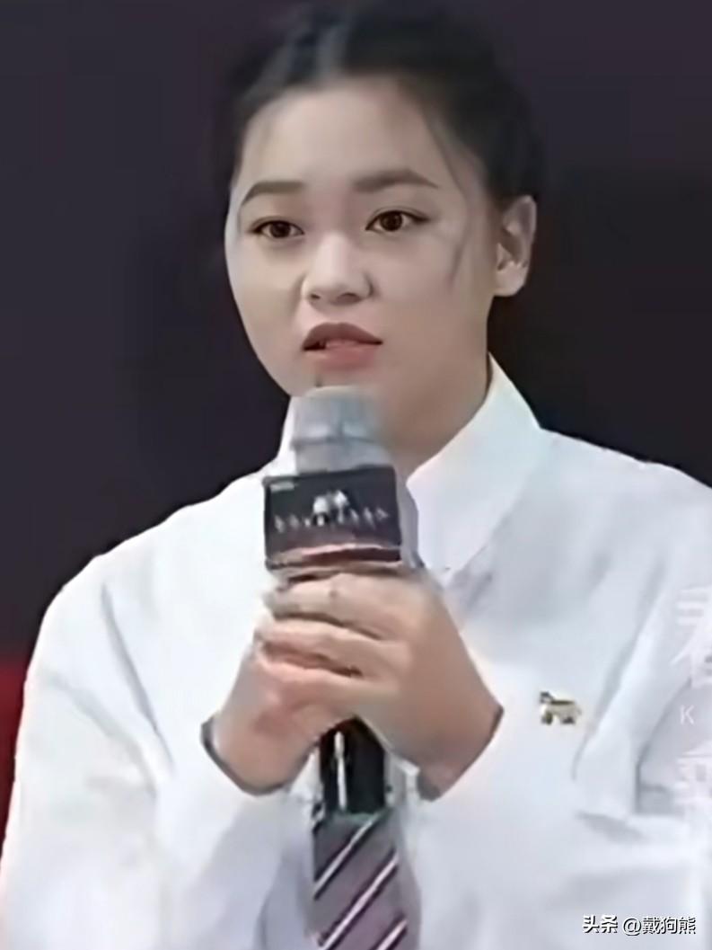 你敢相信吗？天才少女全红婵，真是一个有福气的女孩。3月12日她的衣着打扮独具匠心