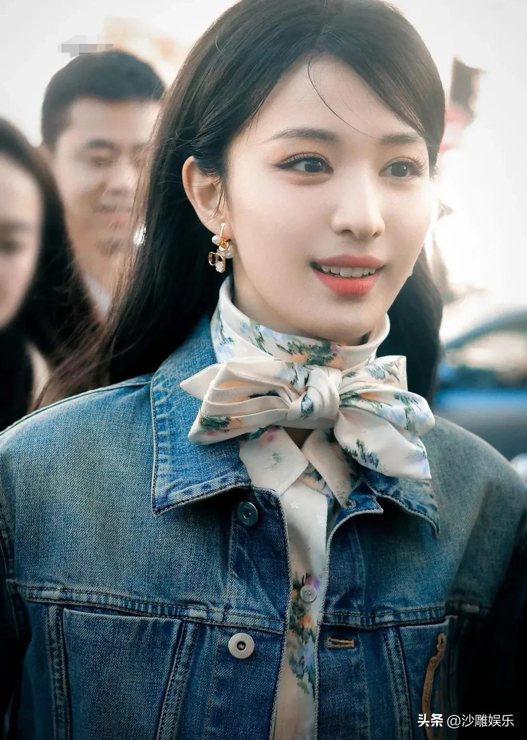 王楚然，巴黎“杀疯了”！

3月2日，王楚然在巴黎时装周的生图，直接开启了“美貌