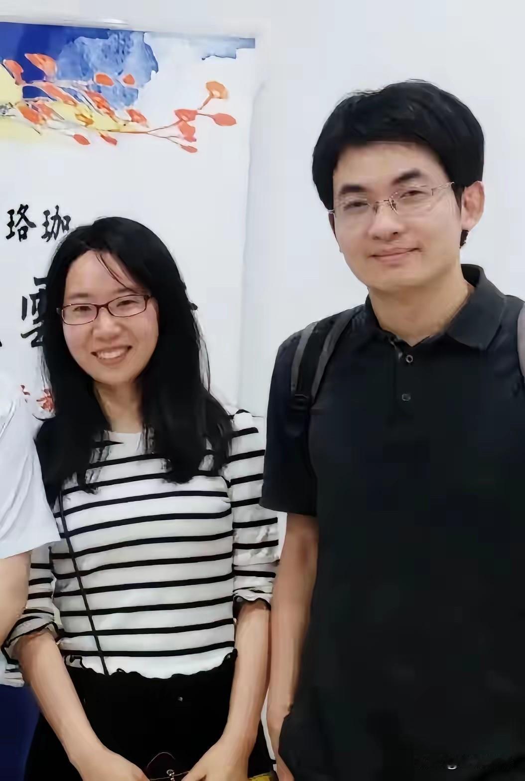 从这张照片来看，这两个人都还有学生气息，如果不说，真看不出他们都已经是国内知名的