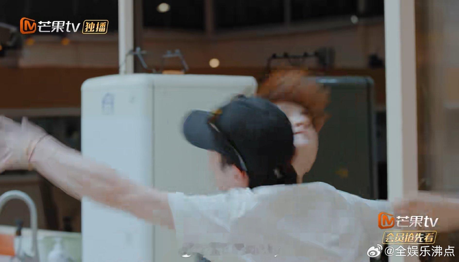 百年内没人懂王栎鑫张远这段快乐老友有风季 快乐老友记抽象名场面刷屏！糊糊吃醋后，