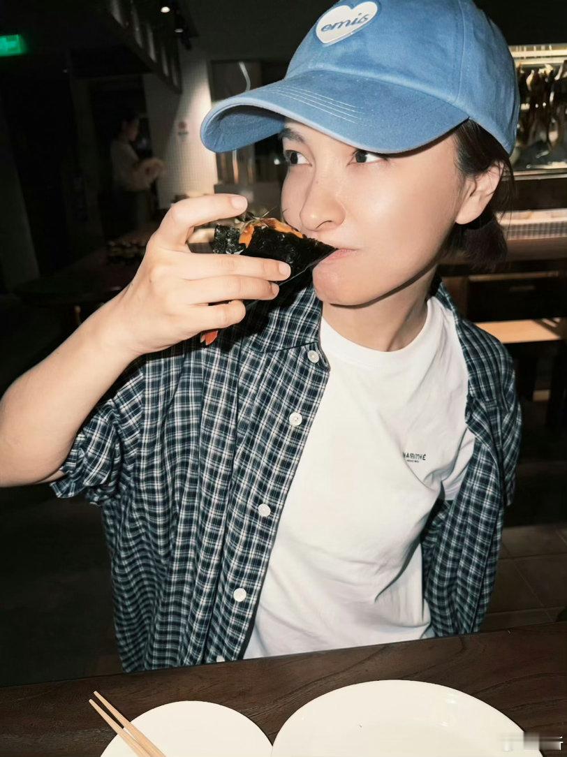 吴昕有慢性疾病嗜睡快乐老家 吴昕问沈凌慢性疾病那段太好笑了！嗜睡算慢性病吗，那我