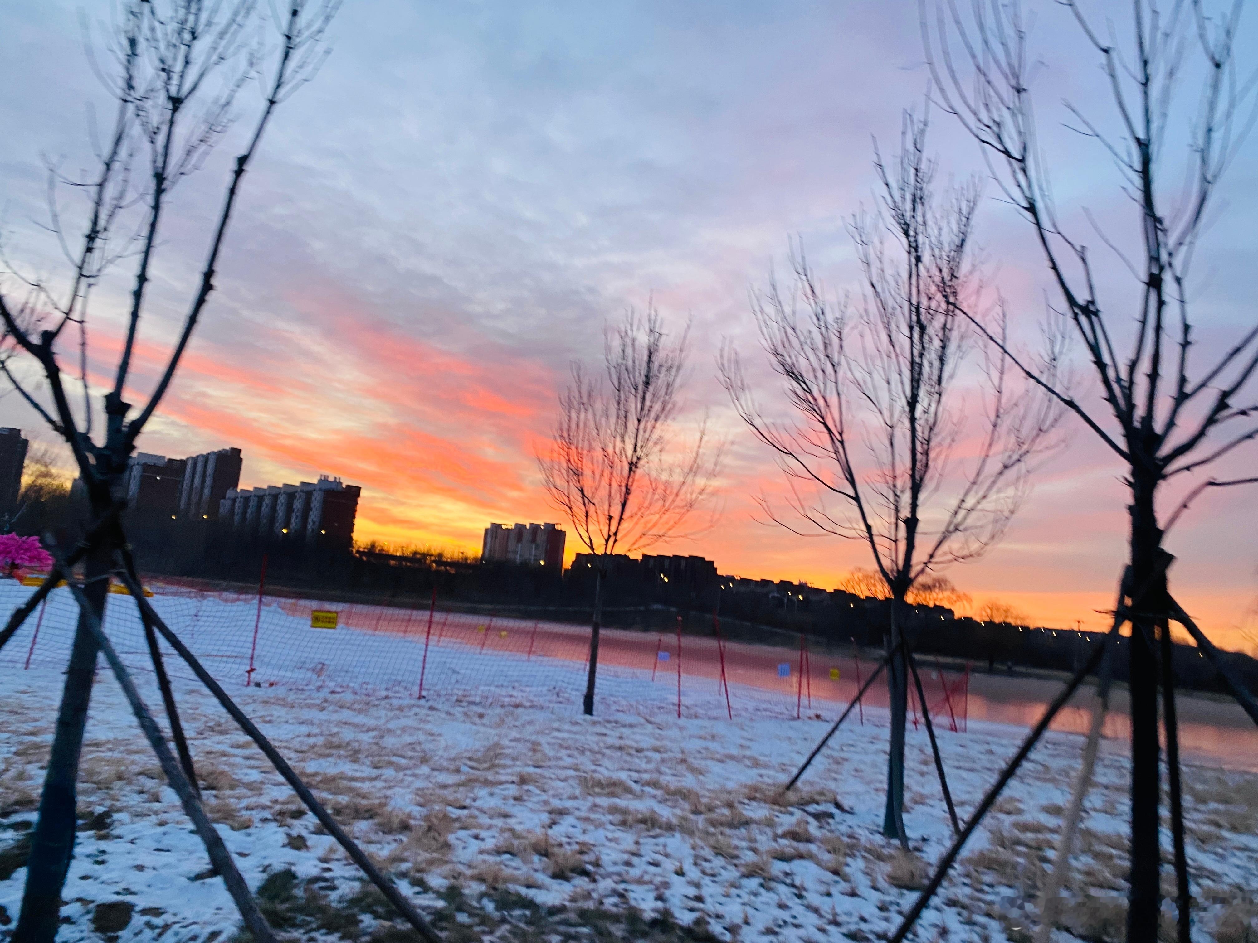 有雪就漂亮多了 